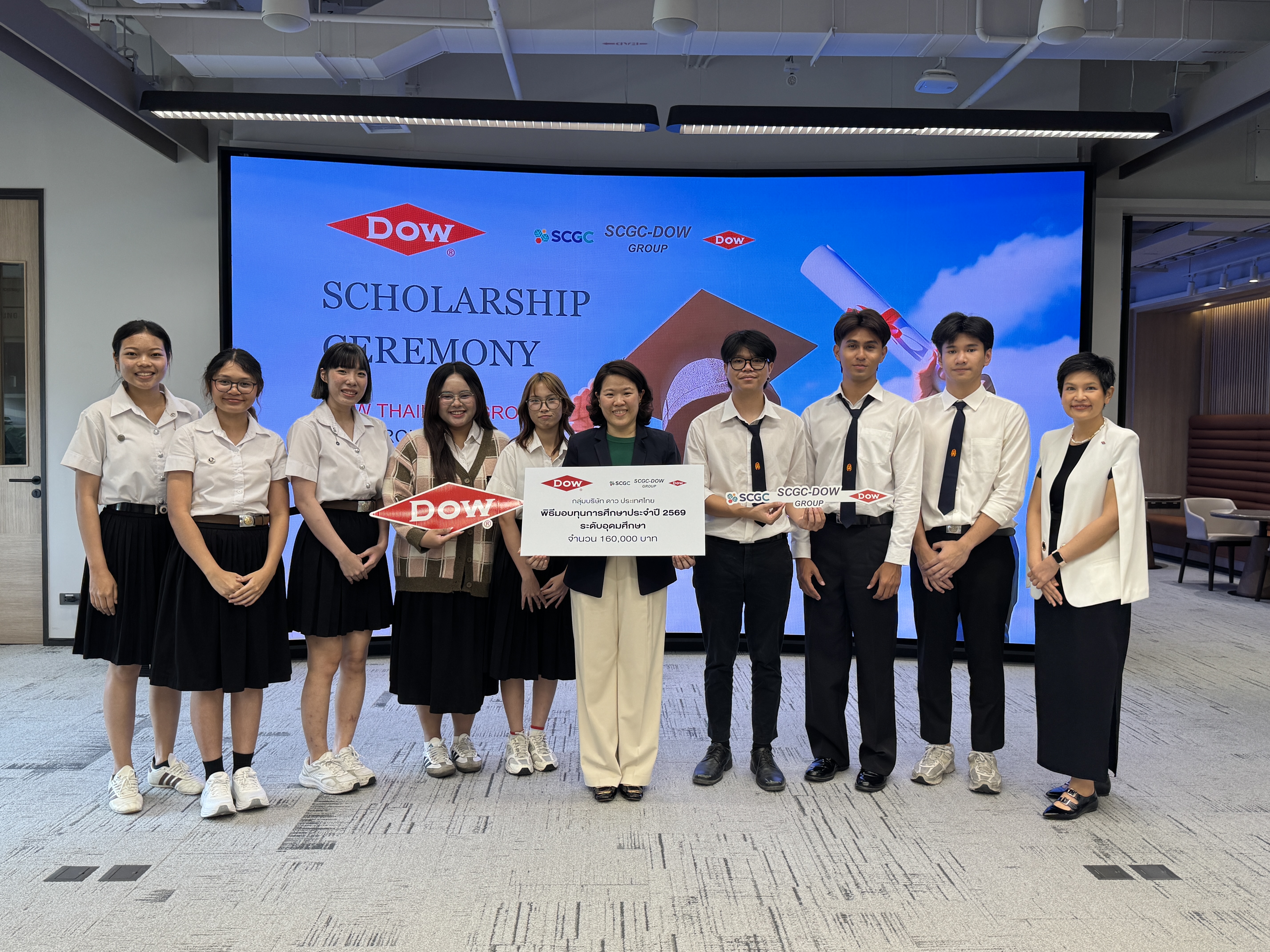 >
                                    </a>
                                    <hr class=